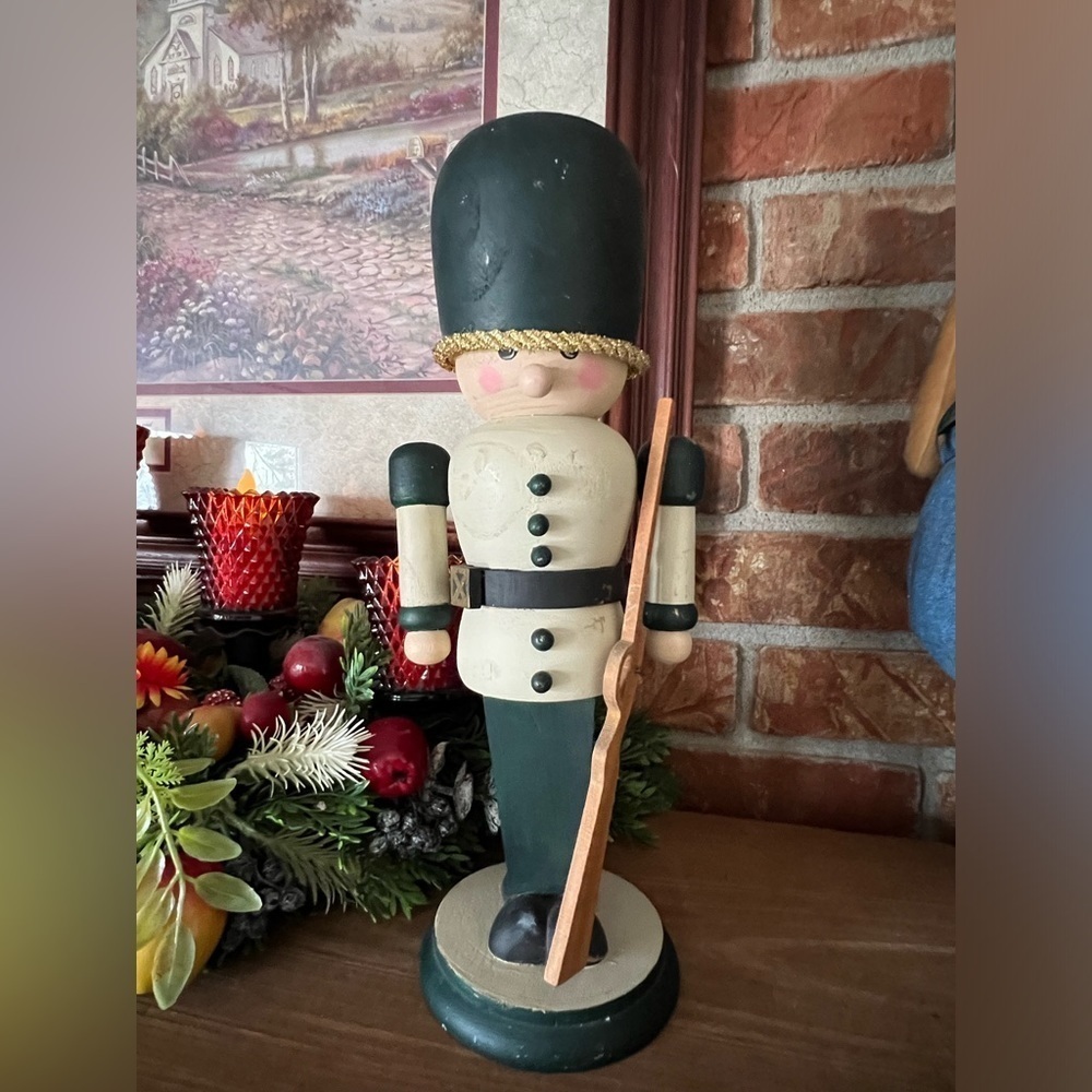 ❤️ Rare Vintage 1970 Solid Wood Hand Crafted Nutcracker Holding a Wooden Gun